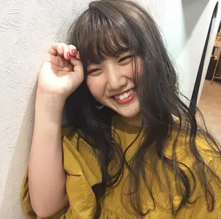 カラー 岩田 萌那のヘアスタイル