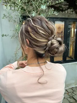 ロング 白いハイライト🤍 タナカリョウスケのヘアスタイル