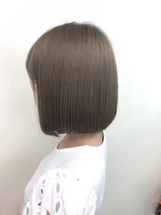 カラー ミルクティーカラー イイサカシュンスケのヘアスタイル