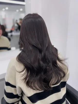 ロング カラー オリーブカラー🫒 レイヤーカット✂︎のヘアスタイル