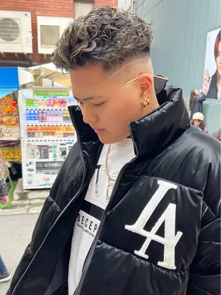 ショート カラー パーマ メンズ 豊崎 佑輔のヘアスタイル