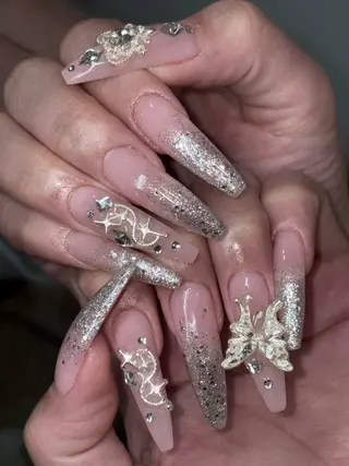 ネイル NES NAIL所属・さゆり￤推しキャラ ￤ロングネイル🩷のネイルデザイン