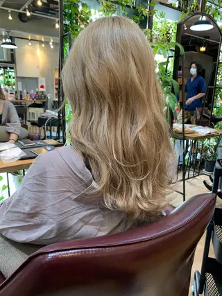 カラー toi【トワ】所属・安達 俊亮のヘアスタイル