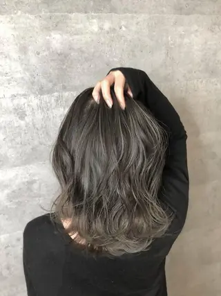 カラー ＿WHITE鳳店 アンダーバーホワイトのヘアスタイル