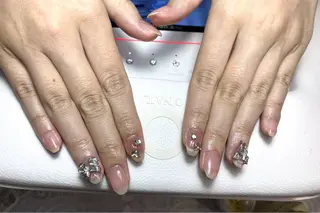 ネイル エリアネイルサロン所属・つ きのネイルデザイン