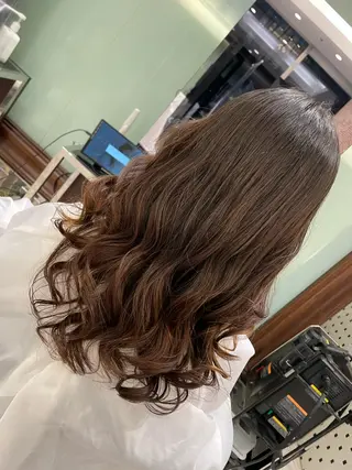 セミロング パーマ コテ巻きパーマ 藤野佑成のヘアスタイル