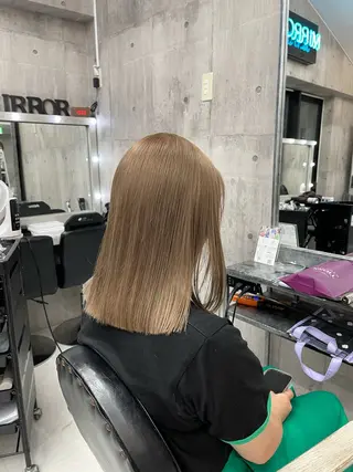 ミディアム カラー レイヤーの魔術師 𓍼takumi𓍼のヘアスタイル