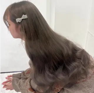 ロング カラー 🫧うる艶トレンド 🫧透明感カラーのヘアスタイル