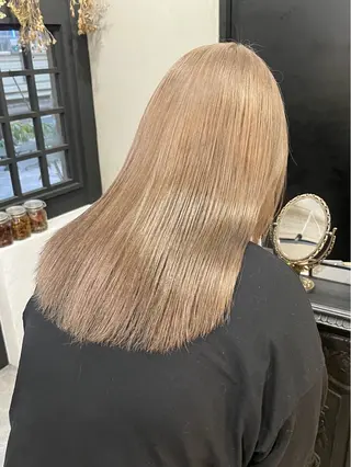 ロング ブリーチなしダブルカ ラー🩶manamiのヘアスタイル