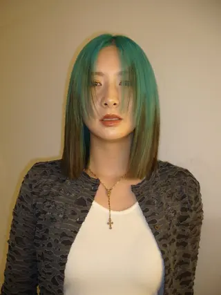 カラー 坂入 美帆のヘアスタイル