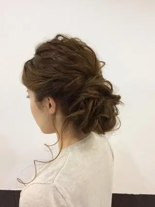 セミロング ヘアアレンジ ハイトーン Arphyのヘアスタイル