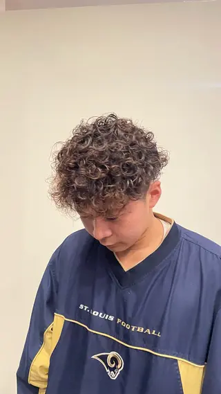 ショート パーマ メンズ ヤスダ ホノカのヘアスタイル