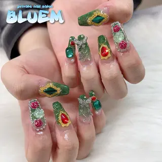 ネイル BLUEM なな🐶のネイルデザイン