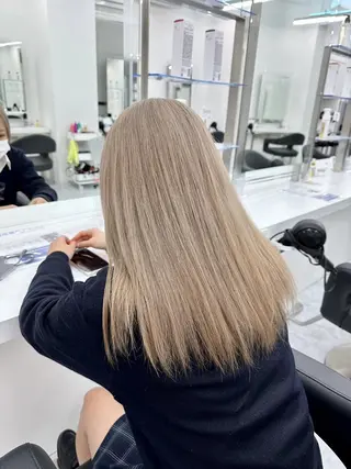 カラー ハイトーン🤍ブロン ド🤍MISAKIのヘアスタイル