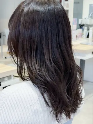 セミロング カラー 顔周りレイヤーカット 透明感カラー達冨のヘアスタイル