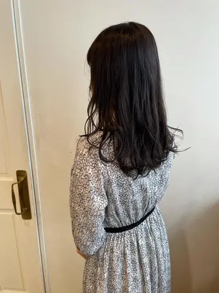 セミロング カラー MIOベージュカラー 柔らかいカラーのヘアスタイル