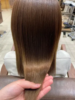 セミロング HIKARI🐈‍⬛ レイヤー×デザインのヘアスタイル