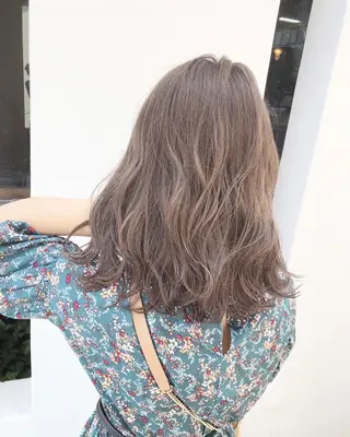 セミロング カラー 具志 正太のヘアスタイル