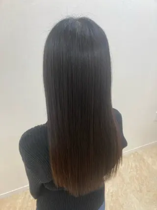 ロング 岡田 守明のヘアスタイル