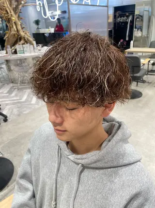 ショート パーマ メンズ カラーモデル⚡️ REONのヘアスタイル