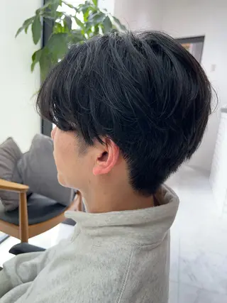 メンズ ダブルカラー寒色系 ボリューム改善ハヤトのヘアスタイル