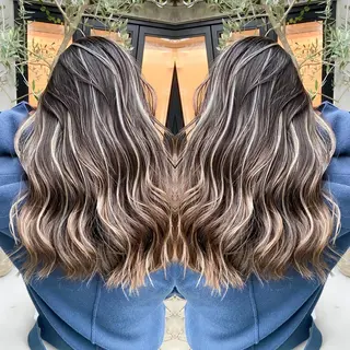 ロング 白いハイライト🤍 タナカリョウスケのヘアスタイル