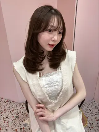 ミディアム 顔周り/透明感カラー REINA𓍯のヘアスタイル