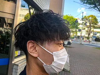 ミディアム パーマ メンズ 韓国風メンズ/毛流れ ヘアなら須田龍世のヘアスタイル