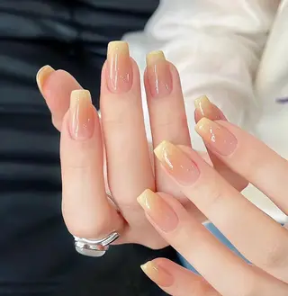 ネイル 高木 維麗絲のネイルデザイン