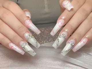 ロング Momo 🤍のネイルデザイン