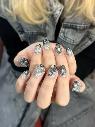 ネイル LAVISH nanamiのネイルデザイン