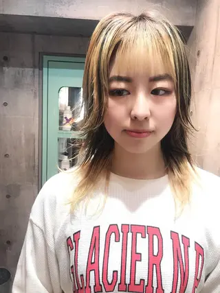 ミディアム カラー ホワイト&レイヤーカ ットエクステ長畠俊輔のヘアスタイル