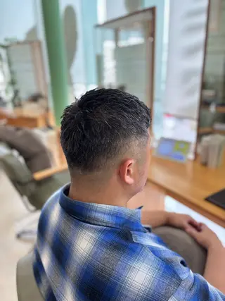 ショート メンズ 謝花 萌のヘアスタイル