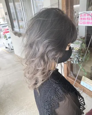 ミディアム カラー grand juteのヘアスタイル