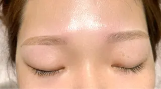アイブロウ EmiyBeautyLush所属・Emiy BeautyLushのマツエク・マツパデザイン