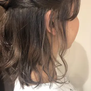 ミディアム カラー ウルフカット／吉村 桃子のヘアスタイル