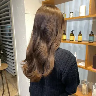 ロング mina / 透明感ベージュカラーのヘアスタイル