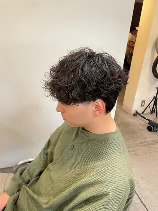 パーマ メンズ 髙尾 莉々のヘアスタイル