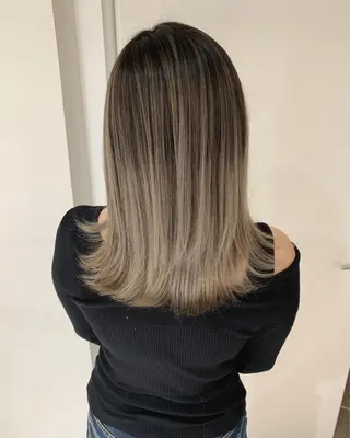 セミロング カラー ヘアアレンジ 【公式】amble luxe池袋東口🩷のヘアスタイル