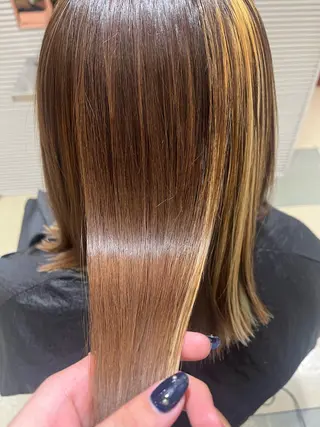 ミディアム ベージュカラー⌇﻿ くびれヘア.𐙚心音のヘアスタイル