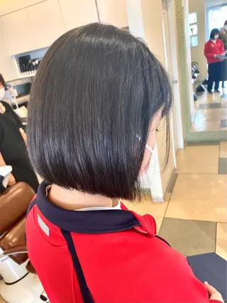 ショート カラー 小野 茉奈美のヘアスタイル