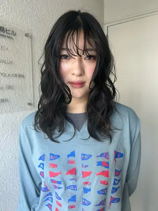 セミロング カラー siki hinaのヘアスタイル