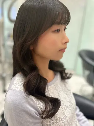 セミロング パーマ コテ巻き風パーマ✨ 韓国ヘア🤎近下菜央のヘアスタイル