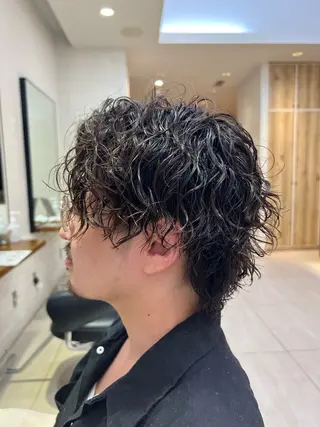 ミディアム メンズパーマ 岩成健志郎のヘアスタイル