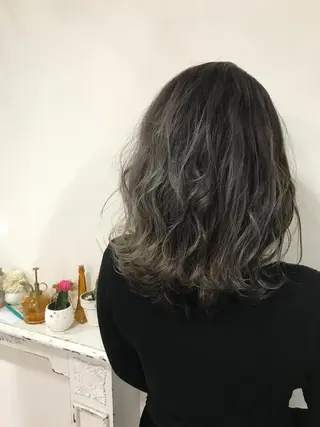 セミロング カラー レイヤー/顔周り /AKARIのヘアスタイル