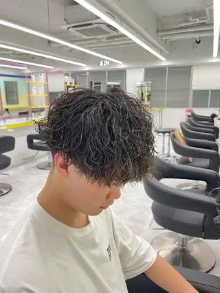 ショート パーマ ヘアアレンジ メンズ 艶カラー の達人のヘアスタイル