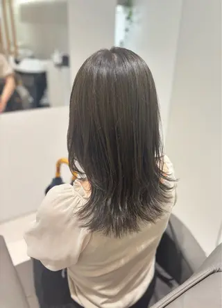 セミロング 白土 さくらのヘアスタイル