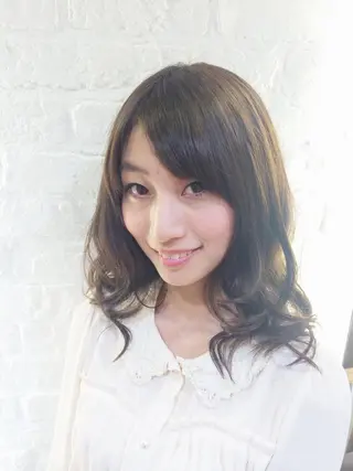 ミディアム 内田 芽依子のヘアスタイル