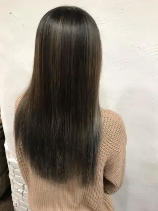 ロング カラー 伊藤 優希のヘアスタイル