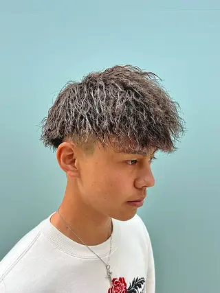 ショート パーマ メンズ 豊崎 佑輔のヘアスタイル